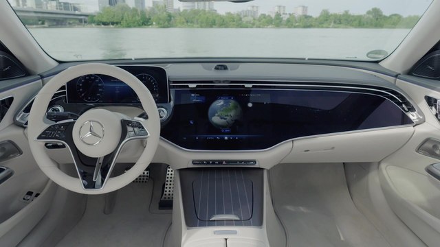 The new Mercedes-Benz E 400 e 4MATIC Interior Design in Nautic blue