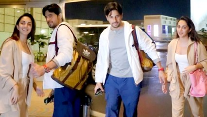 Cute! Sidharth-Malhotra-Kiara Advani Walking Hand-In-Hand At Airport