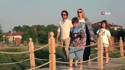 Bitlislilerin ünlü gelini Wilma Elles tarihi Selçuklu Mezarlığını ziyaret etti