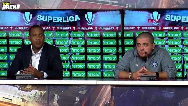 Adana Demirspor Teknik Direktörü Patrick Kluivert: Takımımla gurur duyuyorum