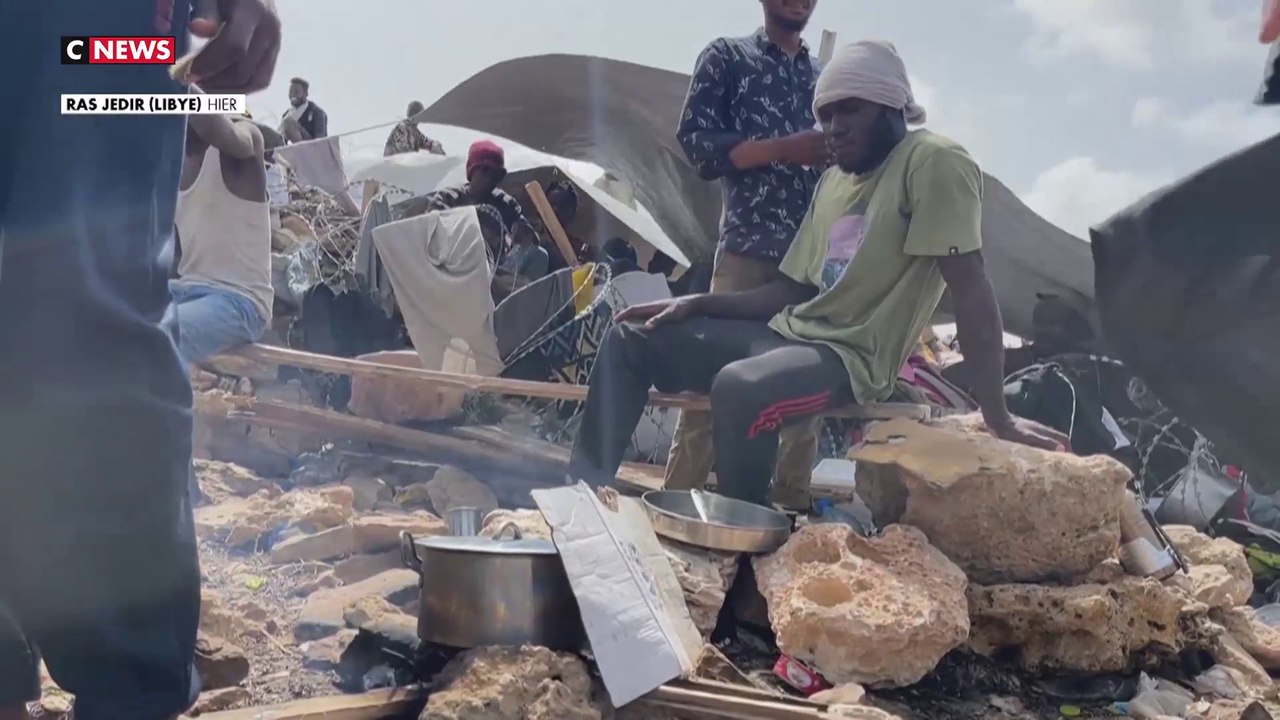 Des centaines de migrants bloqués entre les frontières de la Libye et la Tunisie