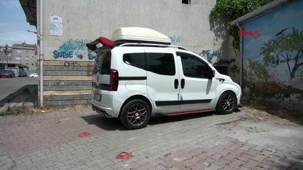 Sultangazi'de Dakikalar İçinde Modifiye Araçlardan Hırsızlık Yapanlar Kamerada