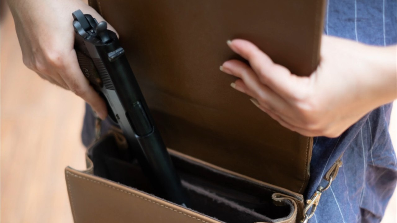 Pistole im Gepäck: Familie am Flughafen gestoppt