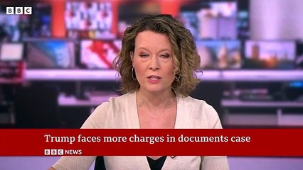 Donald Trump faces further charges in Mar-a-Lago documents inquiry - BBC News