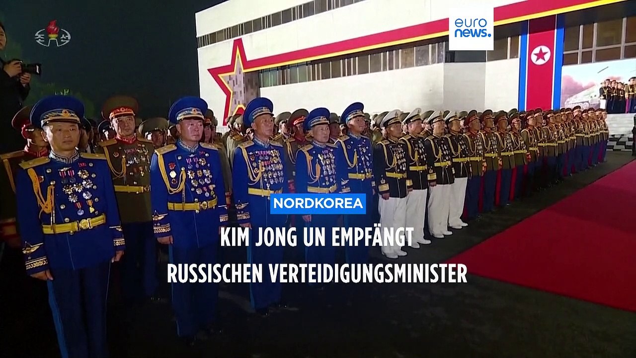 Russlands Verteidigungsminister wohnt Militärparade Nordkoreas bei