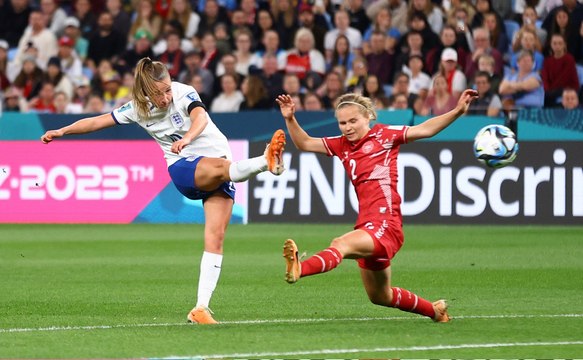 إنجلترا تتجاوز عقبة الدنمارك بنجاح