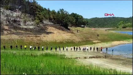 Sultangazi'de çıkan orman yangınına müdahale için çevredekiler seferber oldu