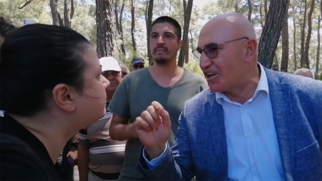 CHP Milletvekili Mahmut Tanal kendisine tepki gösteren vatandaşa: Sizin yüzünüzden iktidarı kaybettik sen AKP'nin provokatörüsün