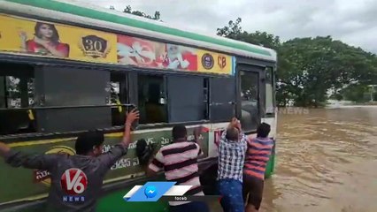 Heavy Flood Water Flowing On Bridge At Nandigama _ Public Neglects Police Warning _ V6 News