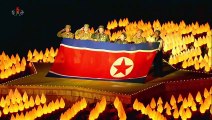 Líder norte-coreano supervisiona desfile militar com drones e mísseis ICBM