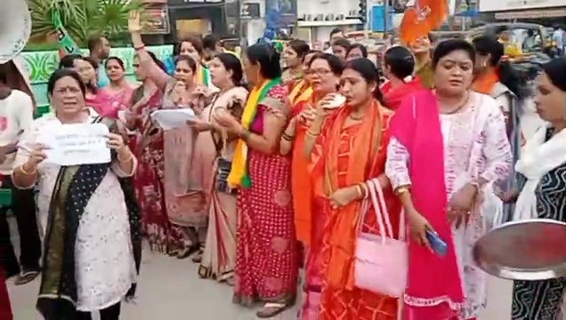 BJP Mahila Morcha burnt effigies
