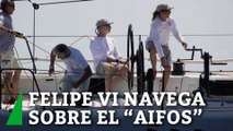 Felipe VI sale a navegar en Palma a bordo del “Aifos”, el velero de la Armad