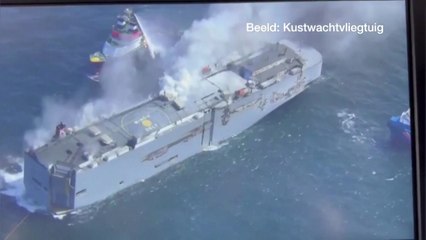 북해 차량 운반선 화재, 3일째 진압 난항...전기차가 원인? / YTN