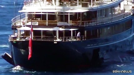 Jeff Bezos a Capri con due mega yacht e un elicottero