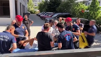 Bacağına saplanan korkuluk demiriyle hastaneye kaldırıldı
