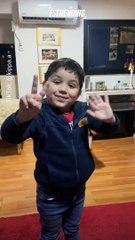 Niño crea su propio museo con su adorable creatividad e imaginación