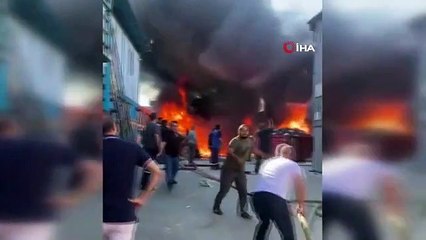 Esenyurt'ta Geri Dönüşüm Deposunda Yangın Çıktı