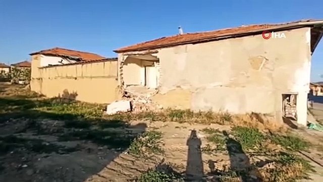 La famille dont les maisons ont été détruites est restée à la rue avec ses enfants