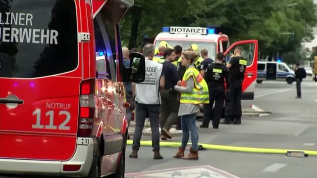 Horror-Brand in Berlin - Rettung verfehlt: Zwei Menschen springen aus 12. Stock in den Tod