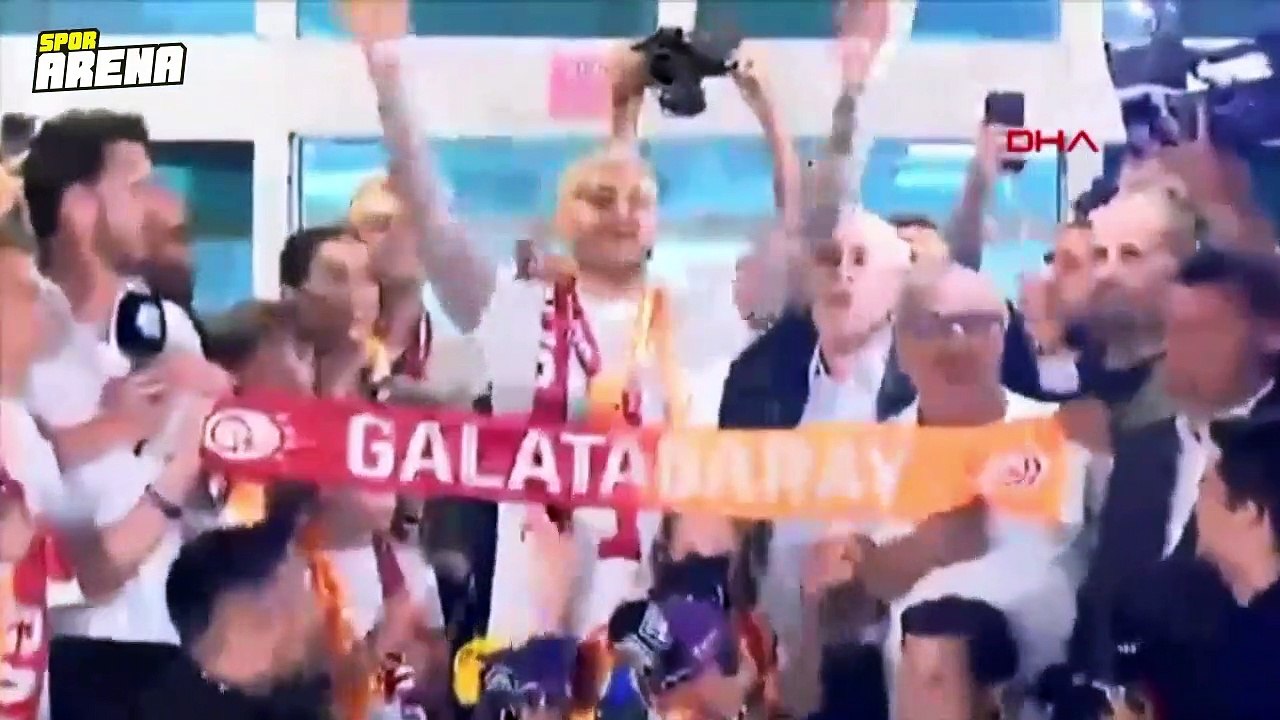 Galatasaray, Mauro Icardi transferi KAP'a bildirdi! Icardi ve ailesi İstanbul'a geldi!