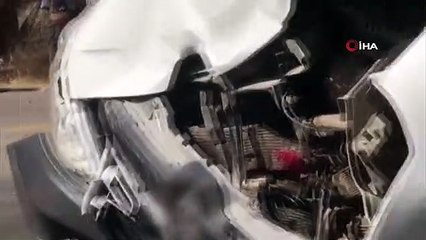 Datça'da otomobil ve minibüs kafa kafaya çarpıştı: 8 yaralı