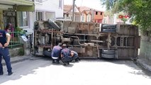 İzmit'te Yokuşta Devrilen Kamyonetin Sürücüsü Kazayı Anlattı