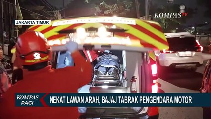 下载视频: Bajaj Tabrak Pemotor di Duren Sawit Akibat Nekat Lawan Arah untuk Memotong Jalur!