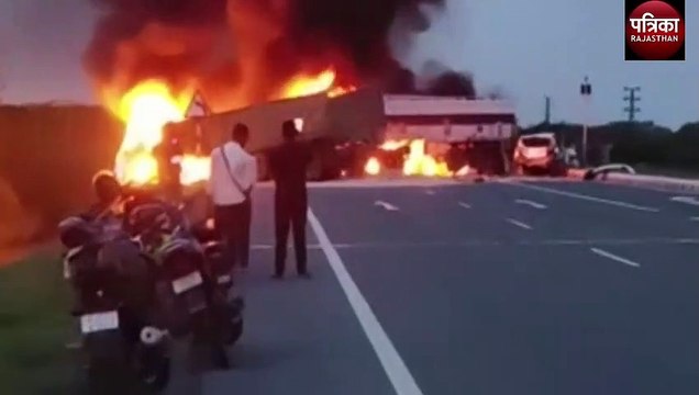 यहां राजमार्ग पर दो ट्रेलर व एक कार की ​भिडंत, ट्रेलर में लगी आग, पांच जने हुए घायल