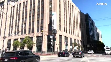 Twitter, installato il nuovo logo "X" sul tetto della sede centrale a San Francisco