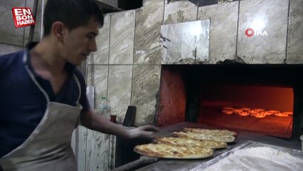 Siirt’te fırıncılar, kavurucu sıcakta mesai yapıyor
