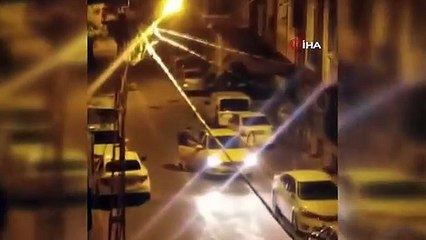 Taksicinin yabancı uyruklu müşteri ile sınavı kamerada... Yere uzandı, çığlık atarak sokağı inletti
