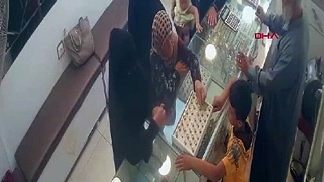Çarşaf giyip kuyumcuyu soydular!