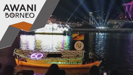 Perarakan kapal berhias terangi sungai Sarawak