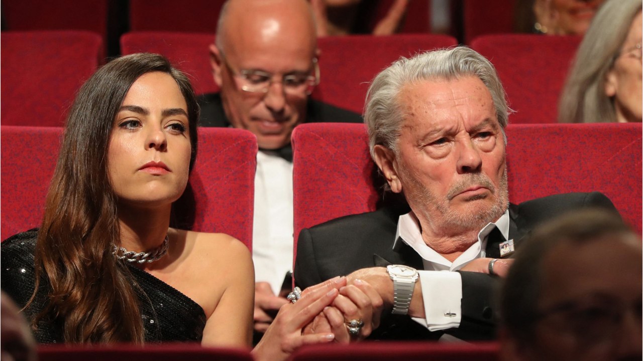 VOICI : Anouchka Delon : la fille d’Alain Delon partage de tendres souvenirs de ses parents sur Instagram
