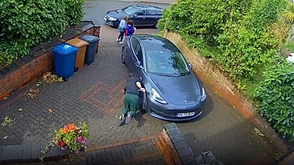 Man walking down the stairs slips on the last step and headbutts the car *Hilarious*