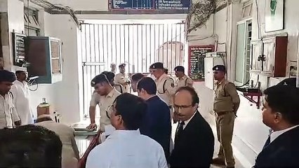 Chief Justice suddenly reached the District Central Jail, saw the insi