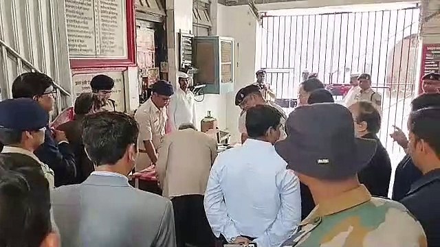 Chief Justice suddenly reached the District Central Jail, saw the insi
