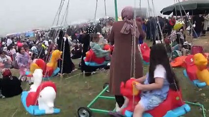 Güvende Yaylası'nda yoğun sis altında şenlik coşkusu