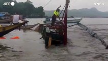 Si rovescia una barca in un lago nelle Filippine, 23 morti