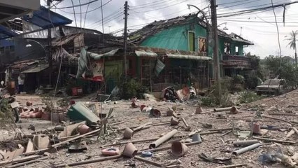 Tải video: Tayland’da havai fişek deposunda patlama! Çok sayıda ölü ve yaralı var