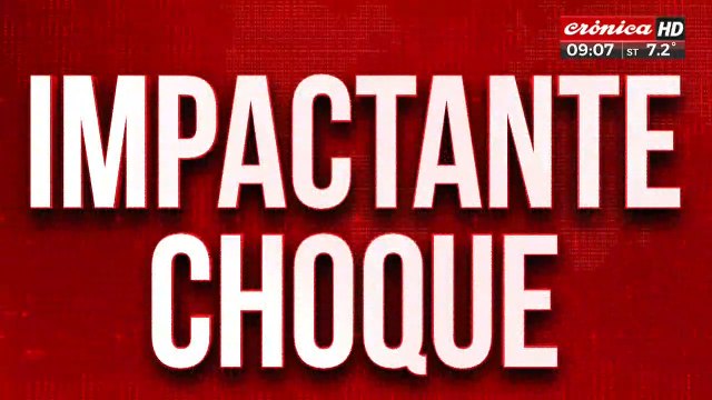 Impactante choque: auto terminó arriba de la vereda
