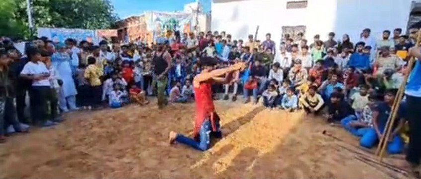 मोहर्रम पर पहलवानों व युवाओं ने दिखाए हैरतअंगेज करतब