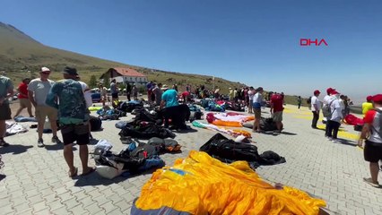 La Coupe du monde de parapente a commencé sur la montagne Hasan