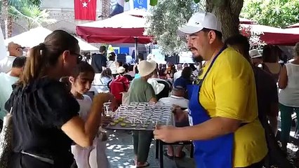 Kuşadası Sokak Festivali'nin ikinci günü zeytinyağı tadım atölyesi ile başladı