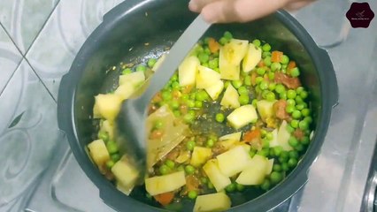 chatpata Aloo matar pulao#moms yummy town