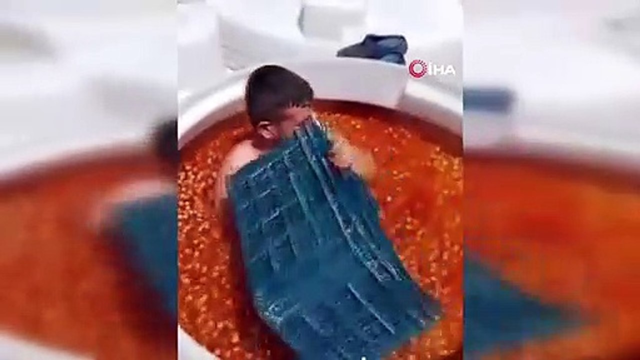 Çıplak halde zeytin tankının içine giren adam gözaltına alındı