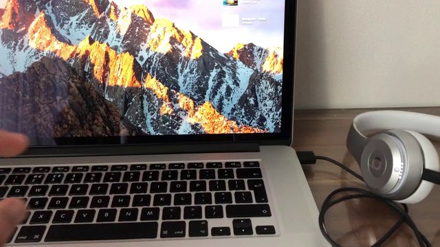 How to CHARGE Your Beats Solo 3 Headphones using a MacBook Pro | New