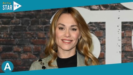 Joy Esther maman comblée : doux moment de complicité avec sa fille Nina, la comédienne topless en Si