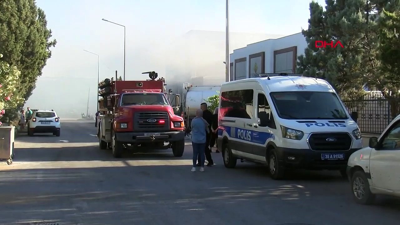 Incendie dans une usine de recyclage et une usine de cornichons à Menemen