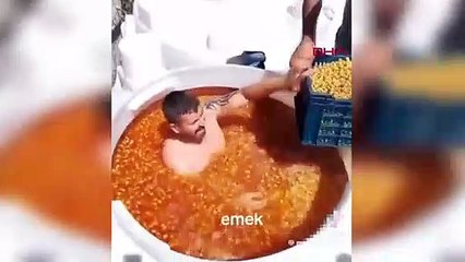 Zeytin tankına çıplak giren adam kim? Muharrem İ. kimdir?